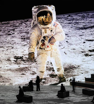 expo-experience-destination-lune-tom-hanks-paris
